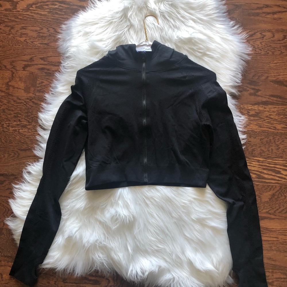 💣  Crop work out jacket  💣. Really is the bomb.🖤Last Call selling local 10/31